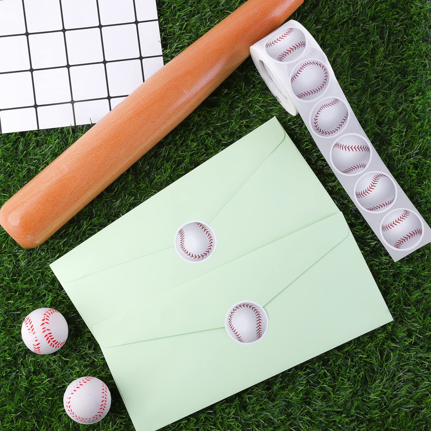 Durony 500 Pieces Baseball Stickers Self-Adhesive Sports Ball Sticker Labels Roll Baseball Theme Party Decor Envelope Gift Bag S