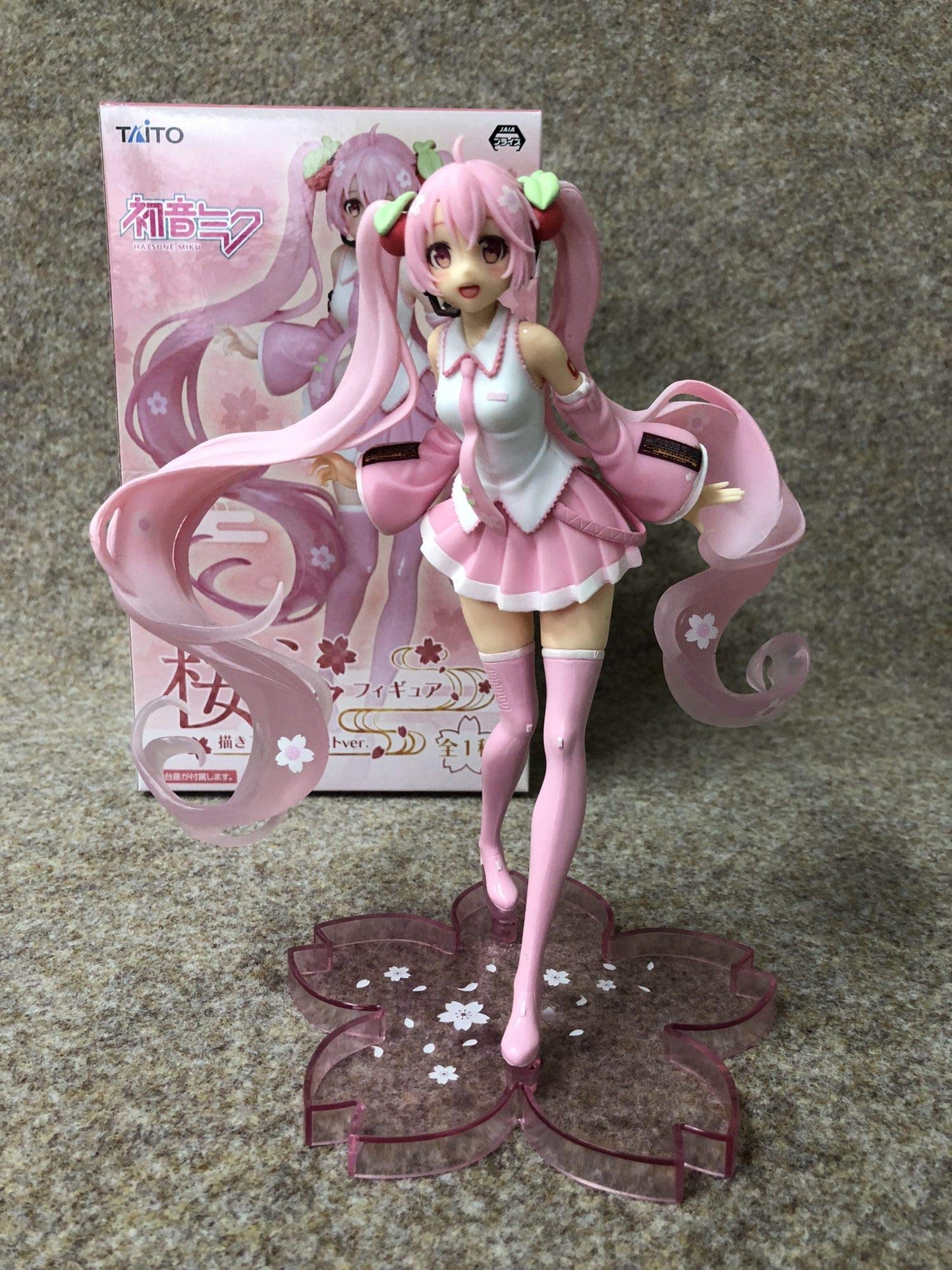 Taito 451113600 Project Diva Hatsune Miku Sakura Version Figure, 7''