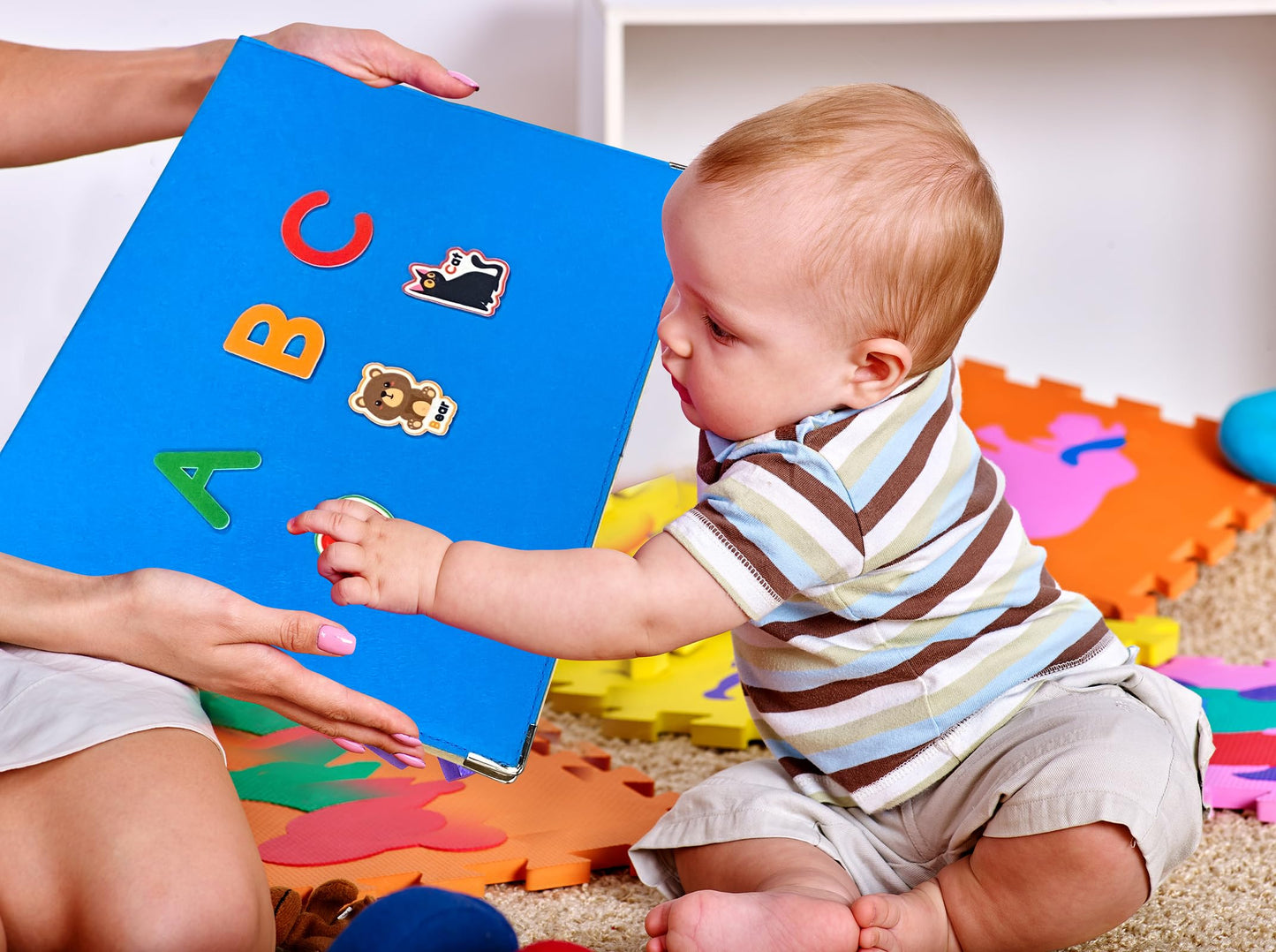 Foldable,Freestanding Felt Flannel Board Set for Toddlers,With 75 Felt Learning Letters Numbers Pieces,Double-Sided,With Storage