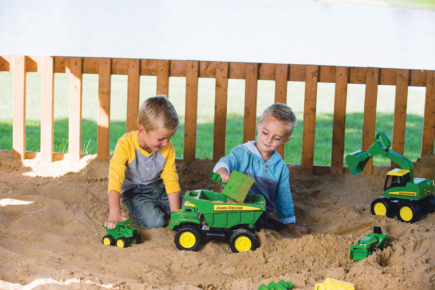 TOMY John Deere 15'' Big Scoop Dump Truck with Sand Tools, Brown/a