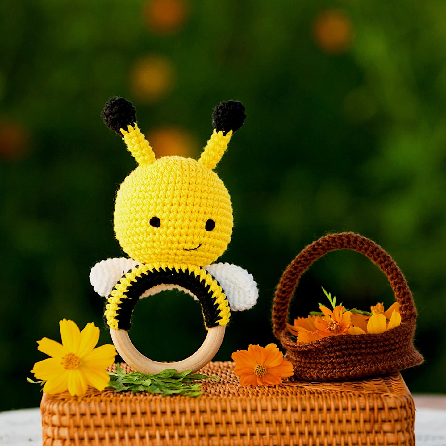 Bunny Wooden Baby Rattle, Crochet Bee Rattle Toy, Handmade Bee Stuffed Animal, Eye-Catching Colored Toy For Toddlers, Bumble Bee