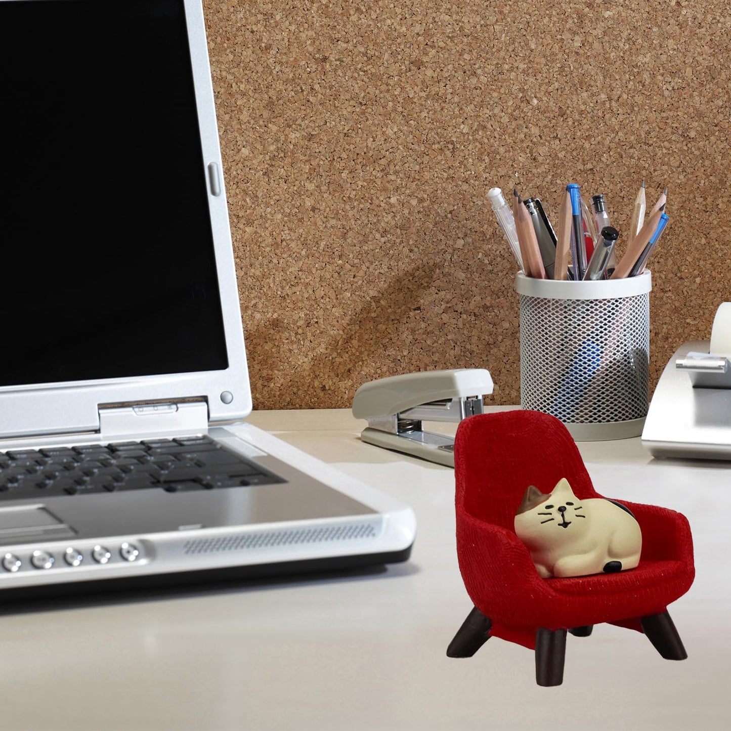 Refintural Miniature Cat Figurines With Small Sofa - Resin Mini Cat Figures, Kitten Miniature Desk Accessories - Perfect Cute Cat Gift For Cat Lovers (Red Sofa)
