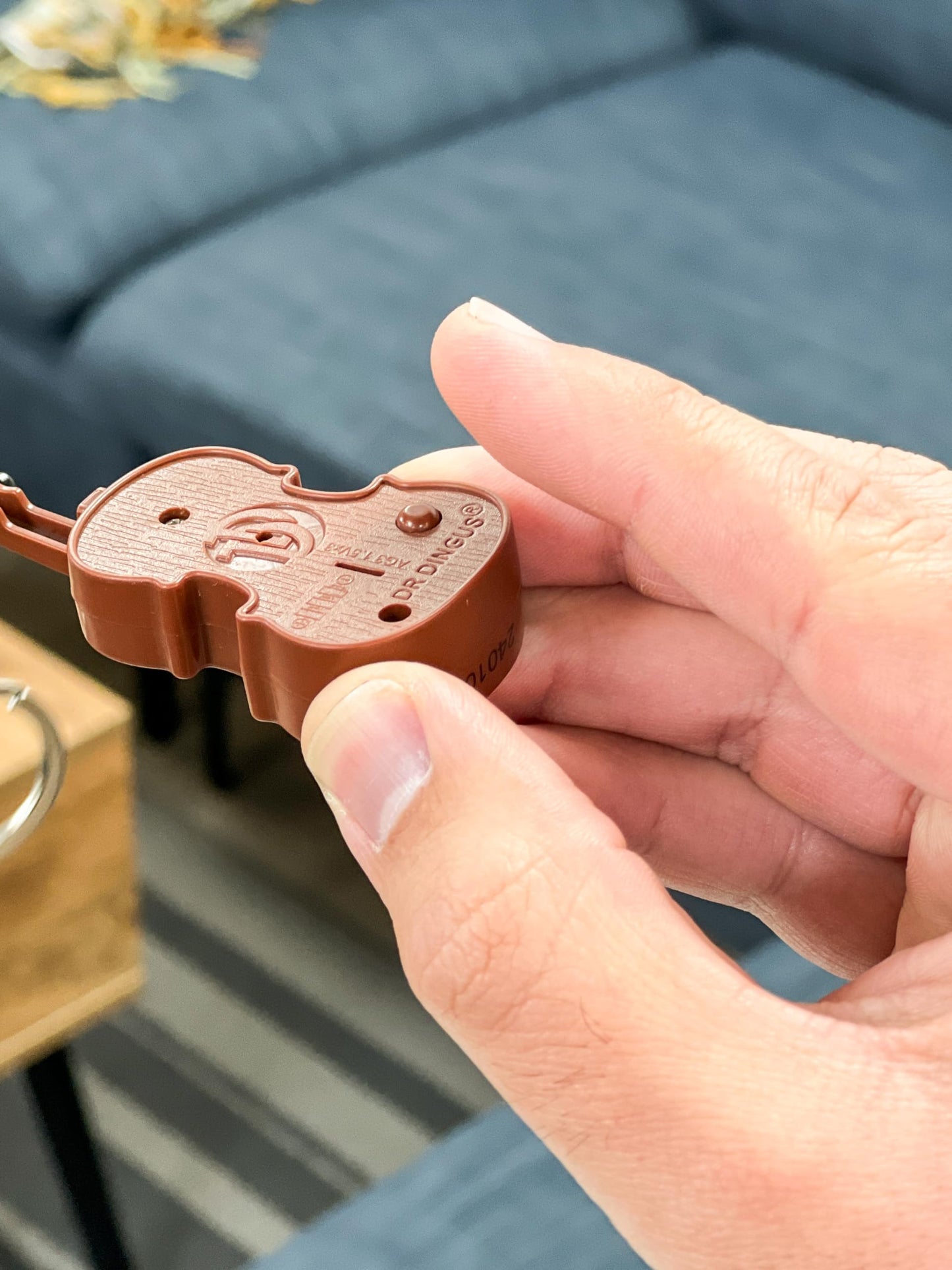 DR DINGUS World's Smallest Violin Keychain - Pocket-Sized Brown Tiny Violin Plays Sad Song - Perfect Gag Gift for Music Lovers
