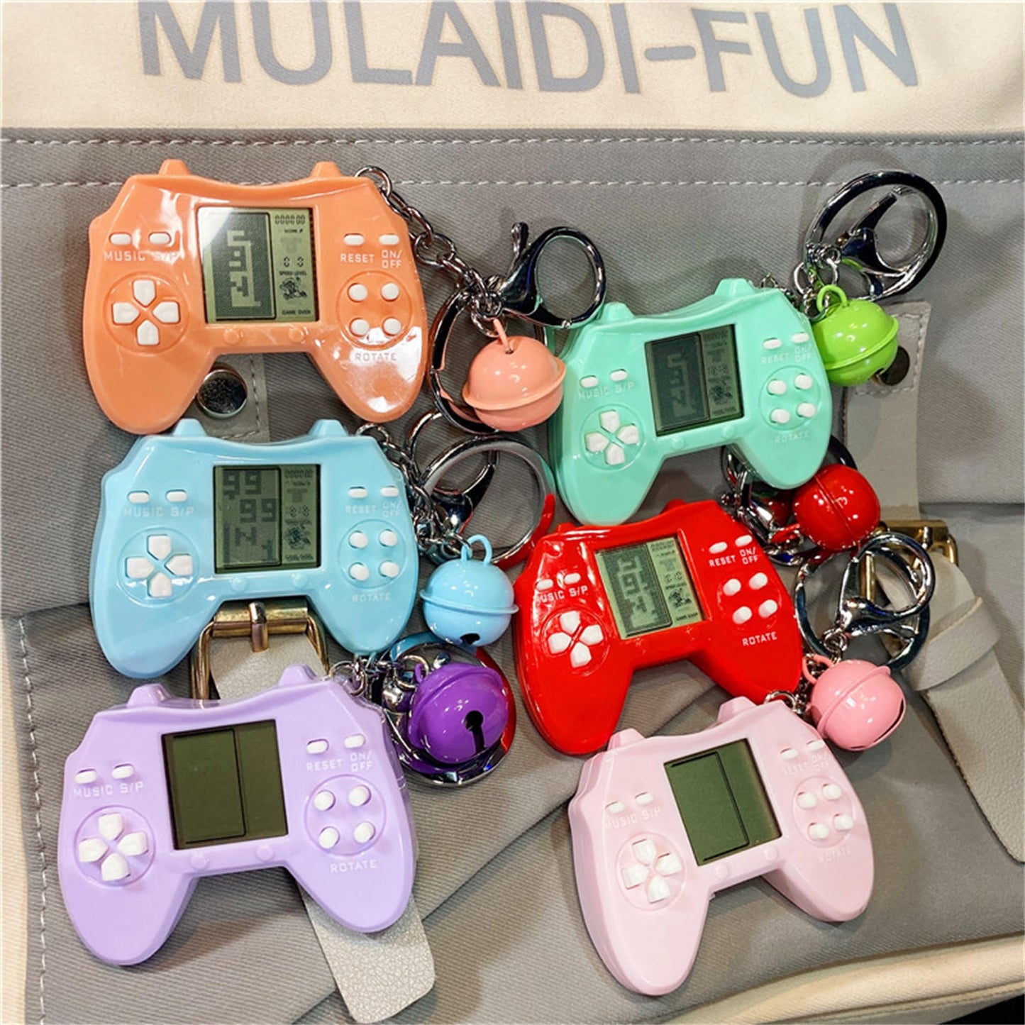 Retro Classic Game Console Pendant Keychain Playable Electronic Miniature Handheld Mini Games Machine With Keychain Ring Gift (M