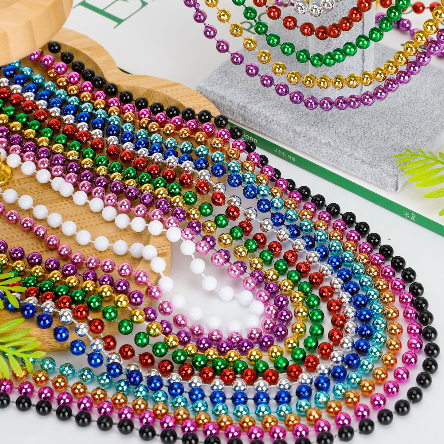 200PCS Mardi Gras Beads, 33'' Bead Necklace, Colorful Mardi Gras Accessories, Women Men Party Beads Parade Throws Bulk for Chris