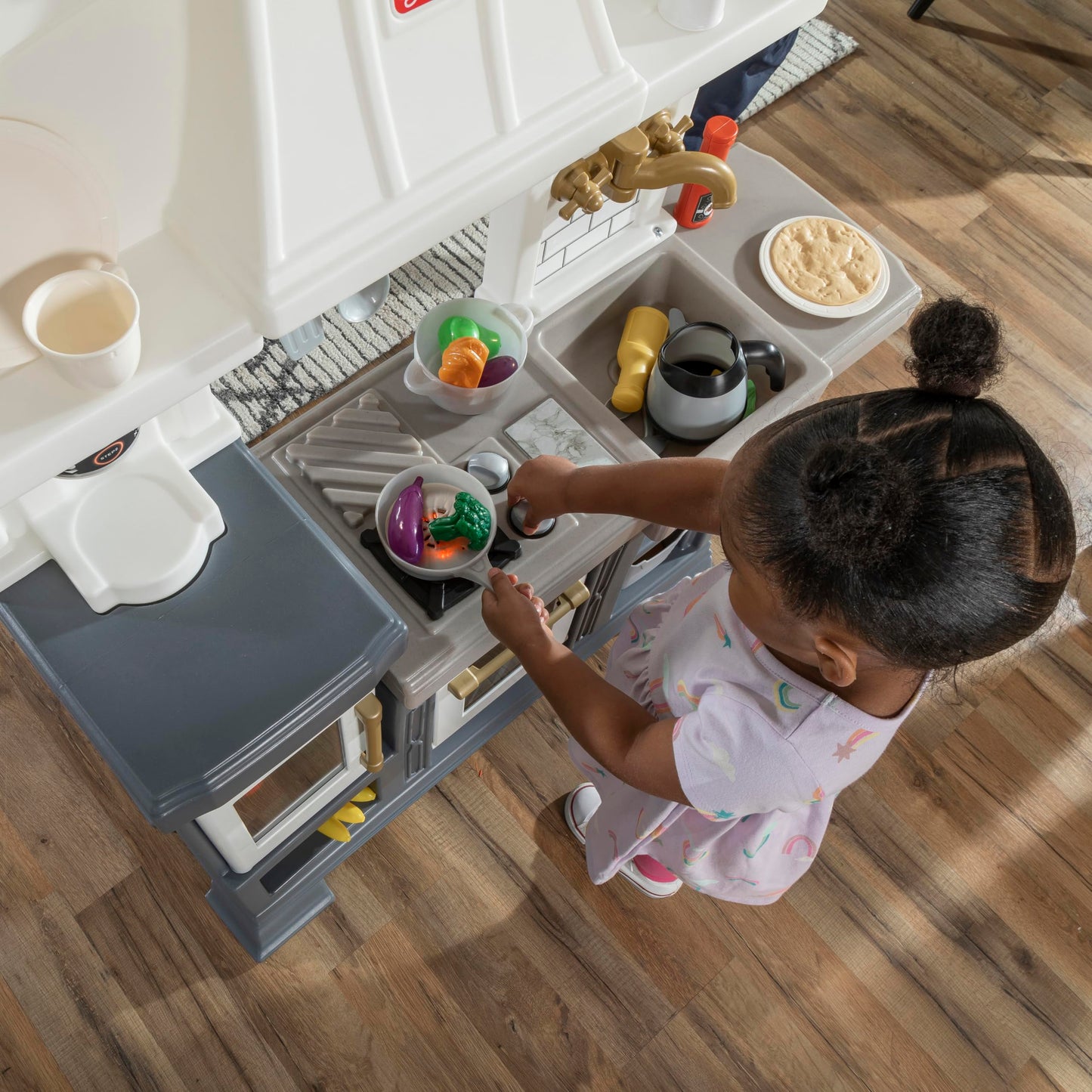 Step2 Gilded Gourmet Kids Kitchen Playset, Indoor/Outdoor Kitchenette, Interactive Play with Lights and Sounds, Made of Durable