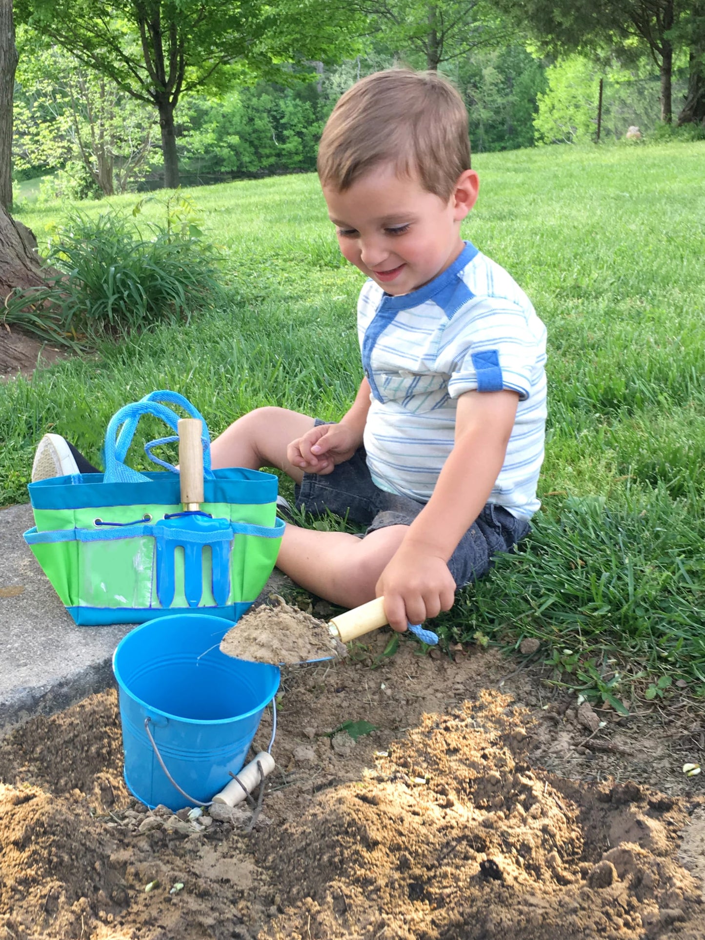 Tierra Garden Little Pals Kids Junior Garden Kit With Hand Trowel, Hand Fork, Gloves And Bucket. Blue/Green