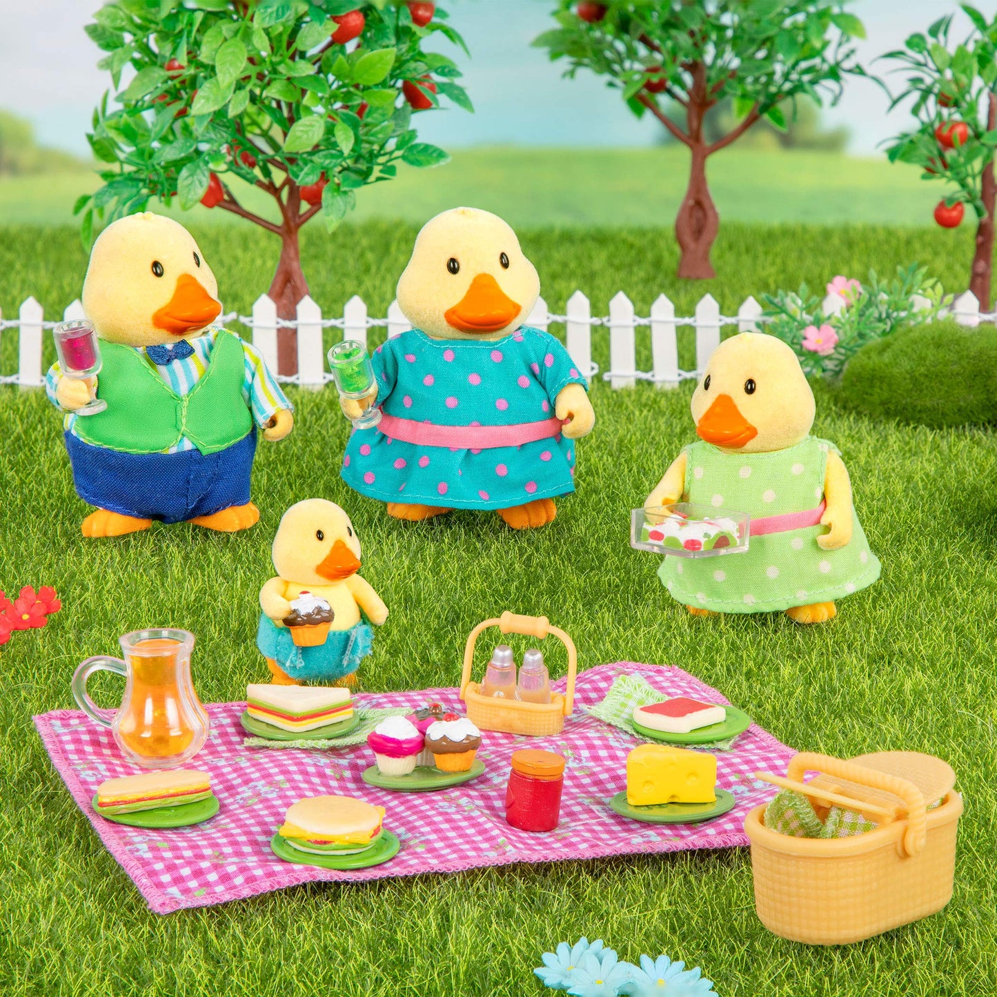 Li'l Woodzeez Picnic Playset - 20 Pcs including Baby Bear, Basket, Play Food - Multicolor - Model WZ6531Z - Gift for Kids Ages 3+