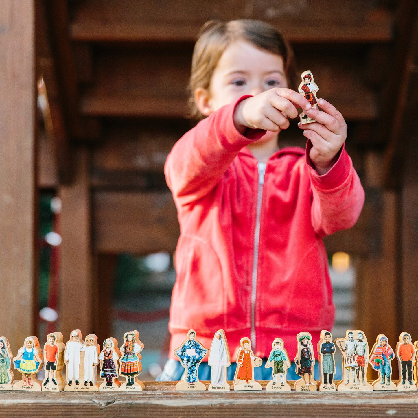 PEOPLE AROUND THE WORLD SET OF 18
