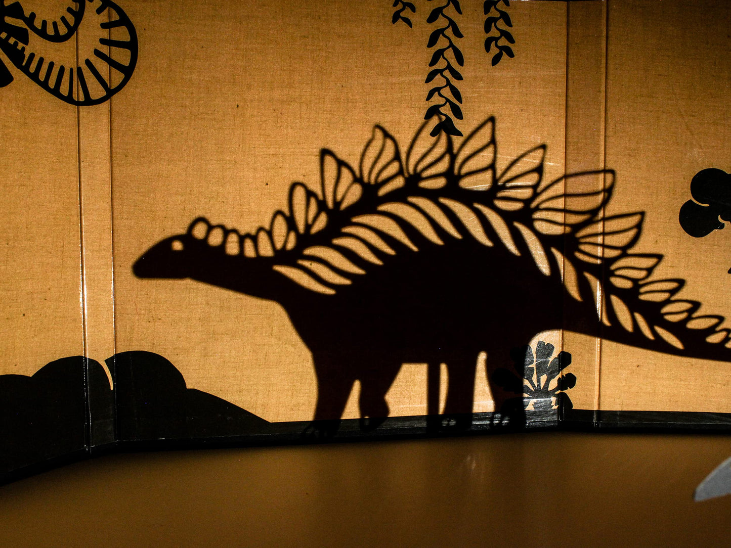Black Forest Theater Presents - DINOSAURS - Interactive Shadow Puppet Book with Puppets