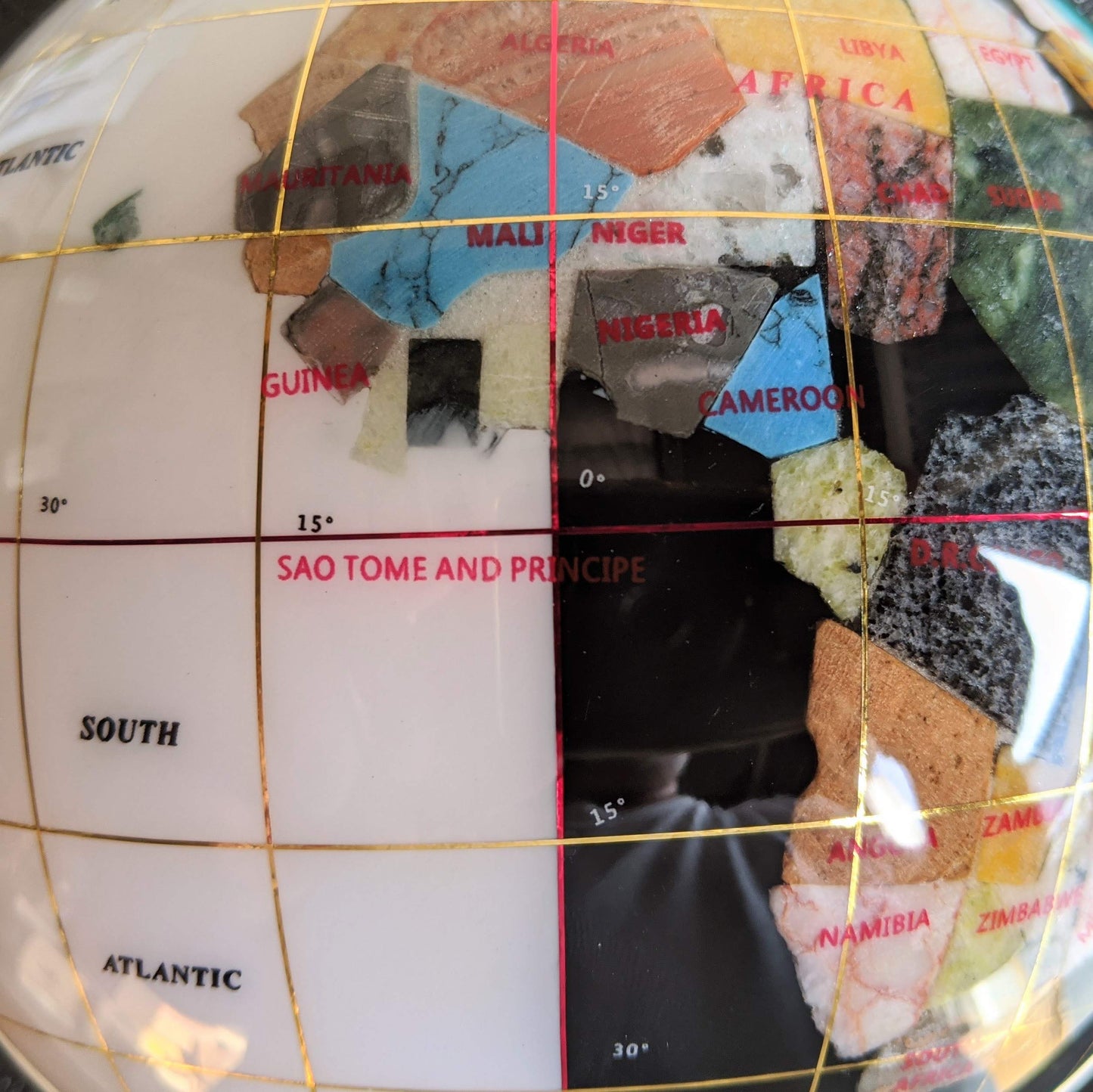 Unique Art 10-Inch By 6-Inch White Jade And Black Onyx Ocean Table Top Gemstone World Globe With Gold Tripod
