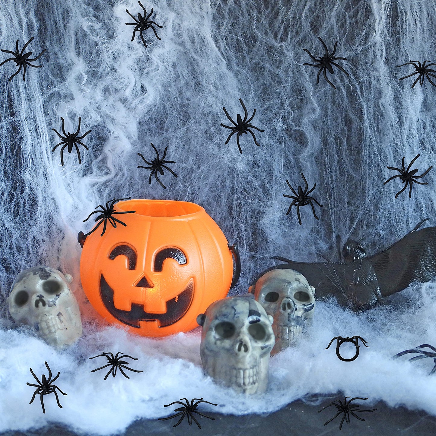 Max Fun 300pcs Halloween Spider Rings for Kids Party Favors 1.96 Plastic Spider Rings Bulk for Kids Costume Accessories Party De