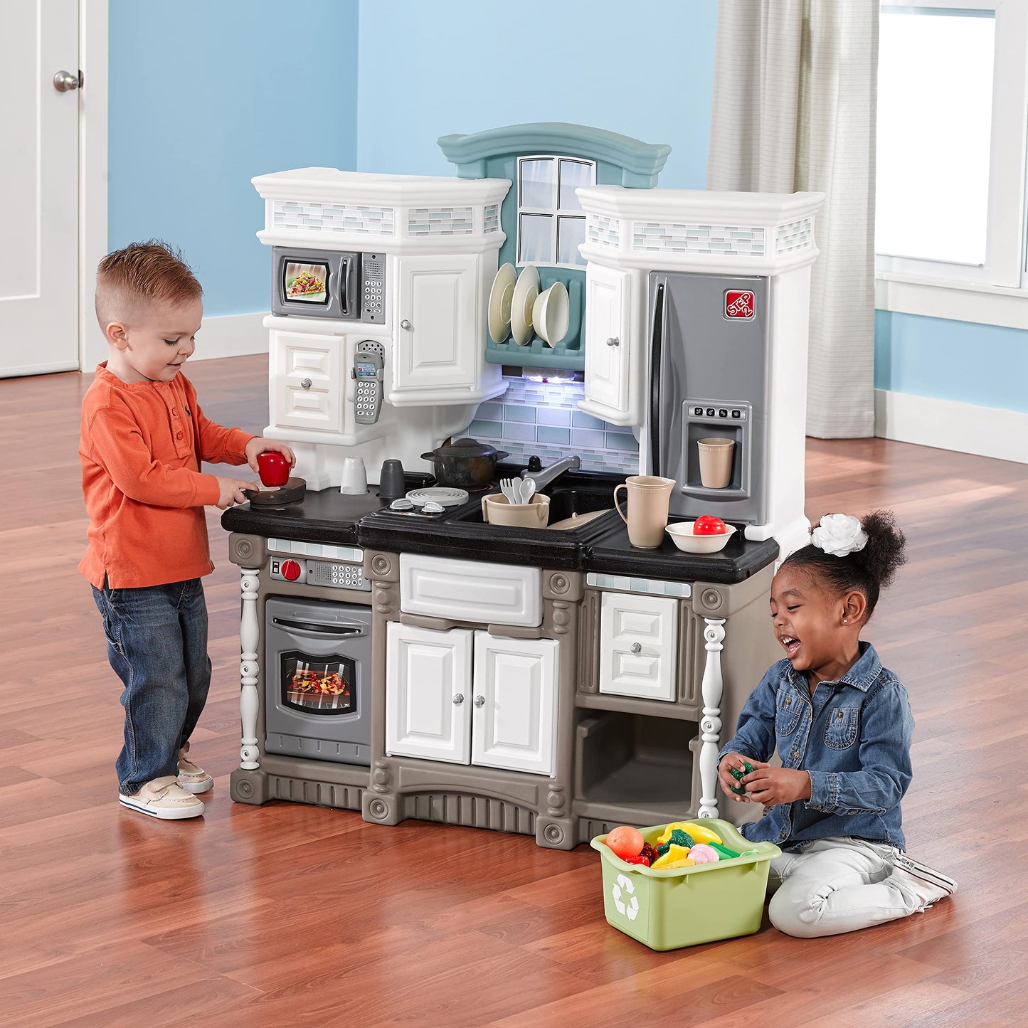 Step2 Lifestyle Dream Kids Kitchen Playset, Indoor/Outdoor Kitchenette, Interactive Play with Lights and Sounds, Made of Durable