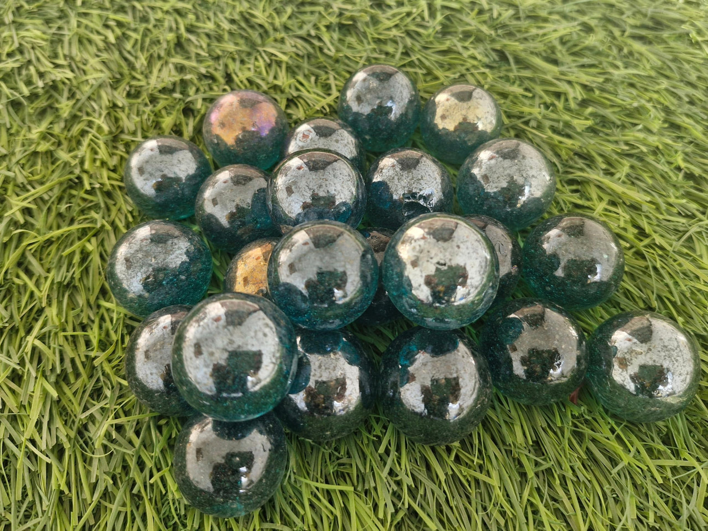 Daayra Unlimited Big Sized Glass Marbles (Steel Blue)