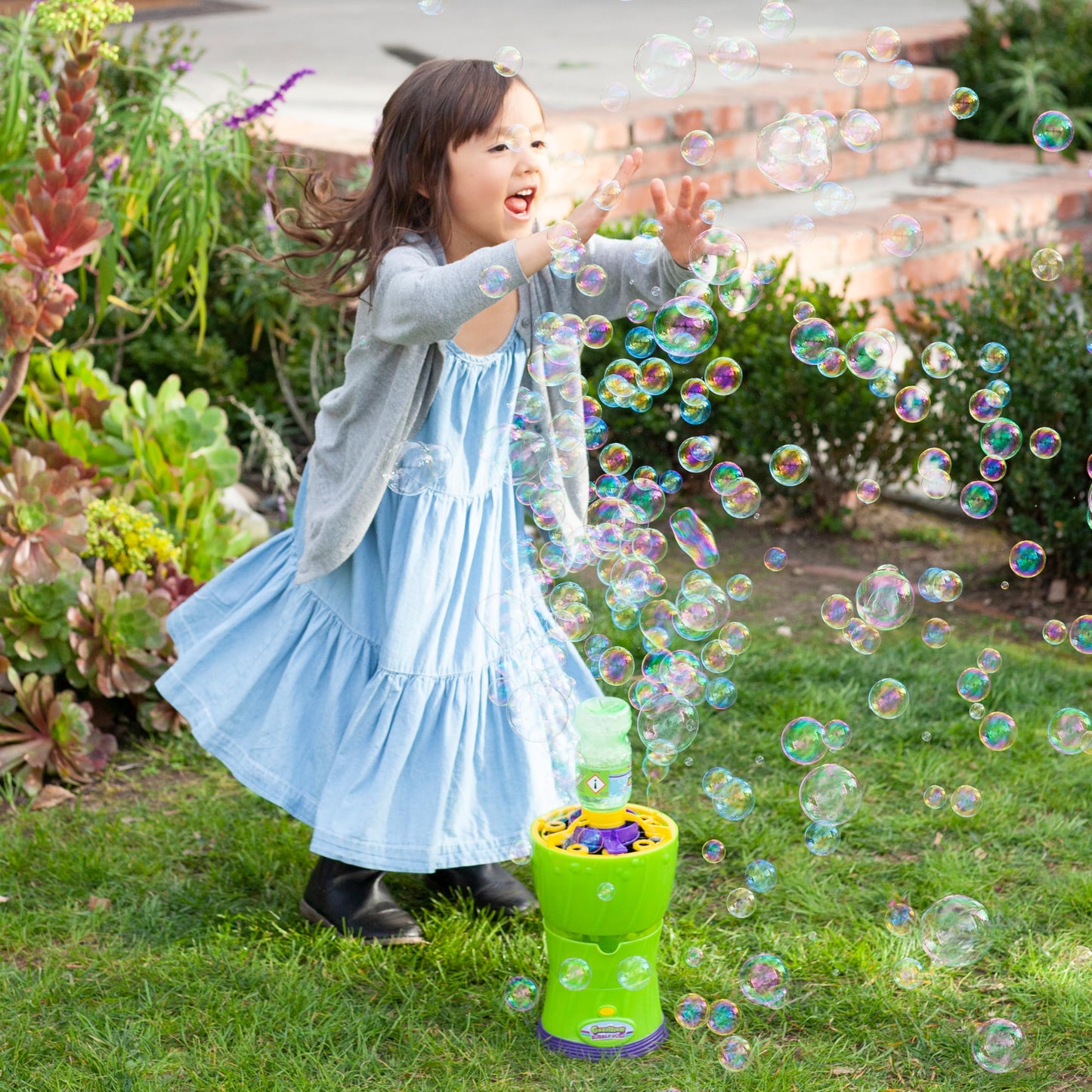 Gazillion Bubbles, Bubble Rush Portable Bubble Maker - Instant Bubble Creation - Outdoor Toy For Kids - 8 Oz. Bubble Solution Included - Ages 3+