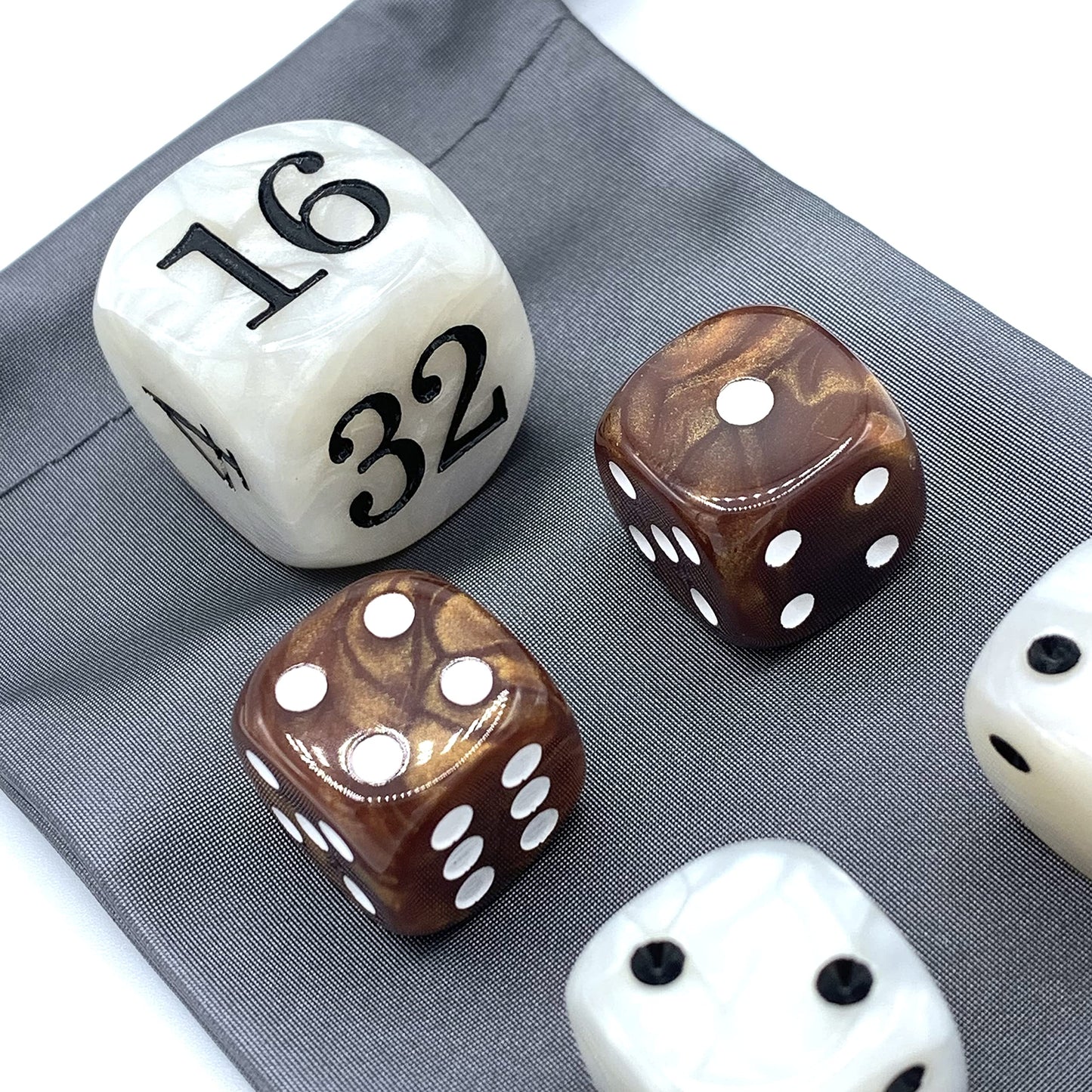 Luck Lab Backgammon Pearl Dice Set - 22 mm Doubling Cube Plus Four 16 mm Dice with Storage Bag, Brown/White Marbelized