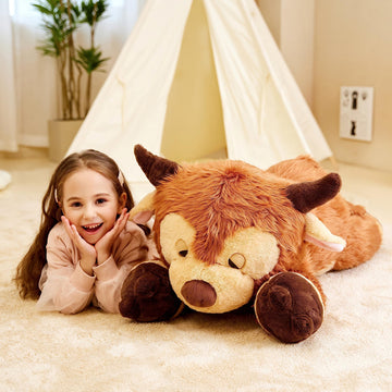 IKASA Giant Highland Cow Plush Toy, 33 Soft Fluffy Jumbo Stuffed Animal, Cute Gifts for Kids, Big Scottish Highland Cow