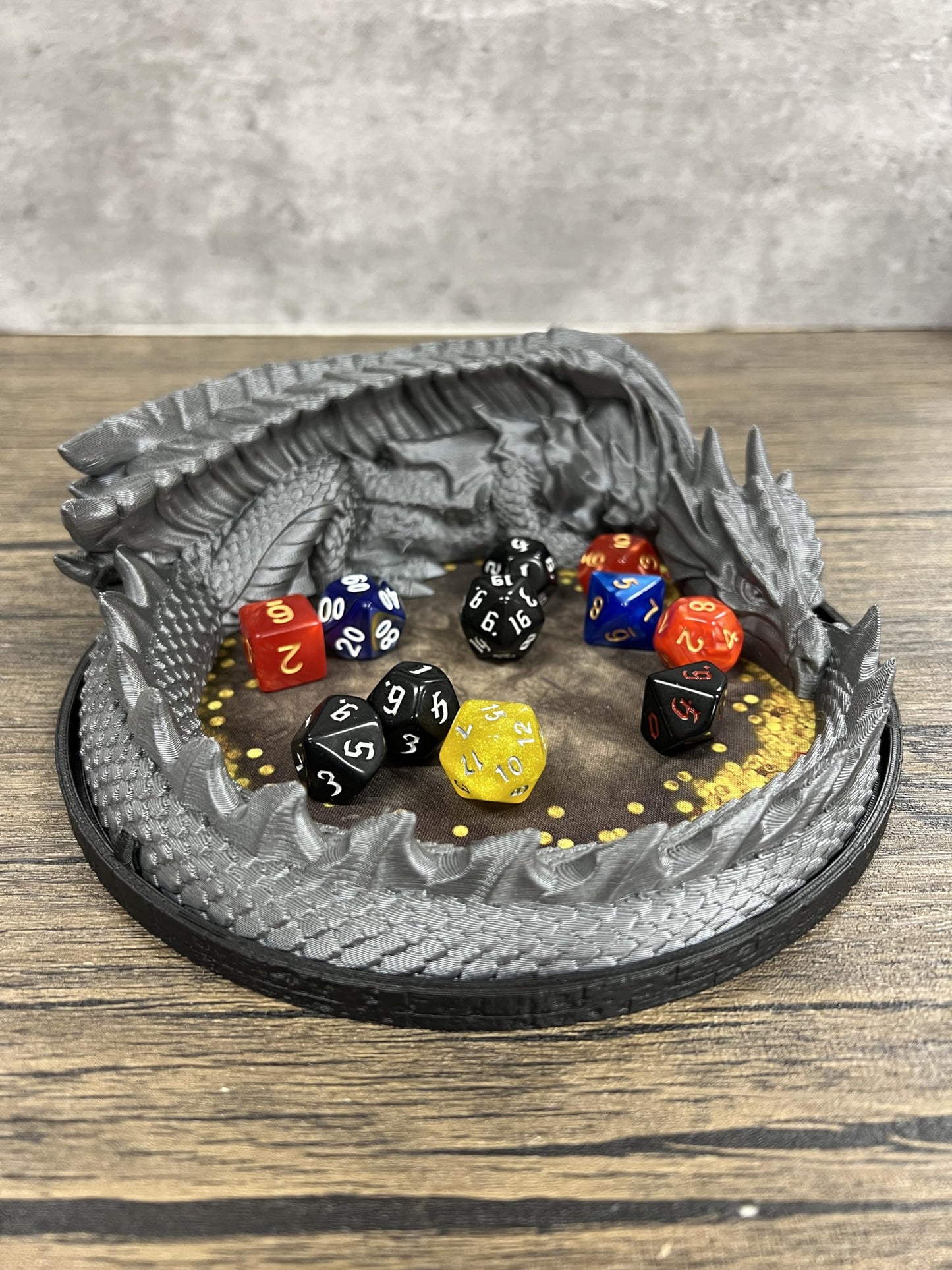 MunnyGrubbers - Dragon's Hoard Dice Tray - V2 - (Random 7pc D20 Dice Included) - Dice Jail - Dice Holder - Neoprene Rolling Mat