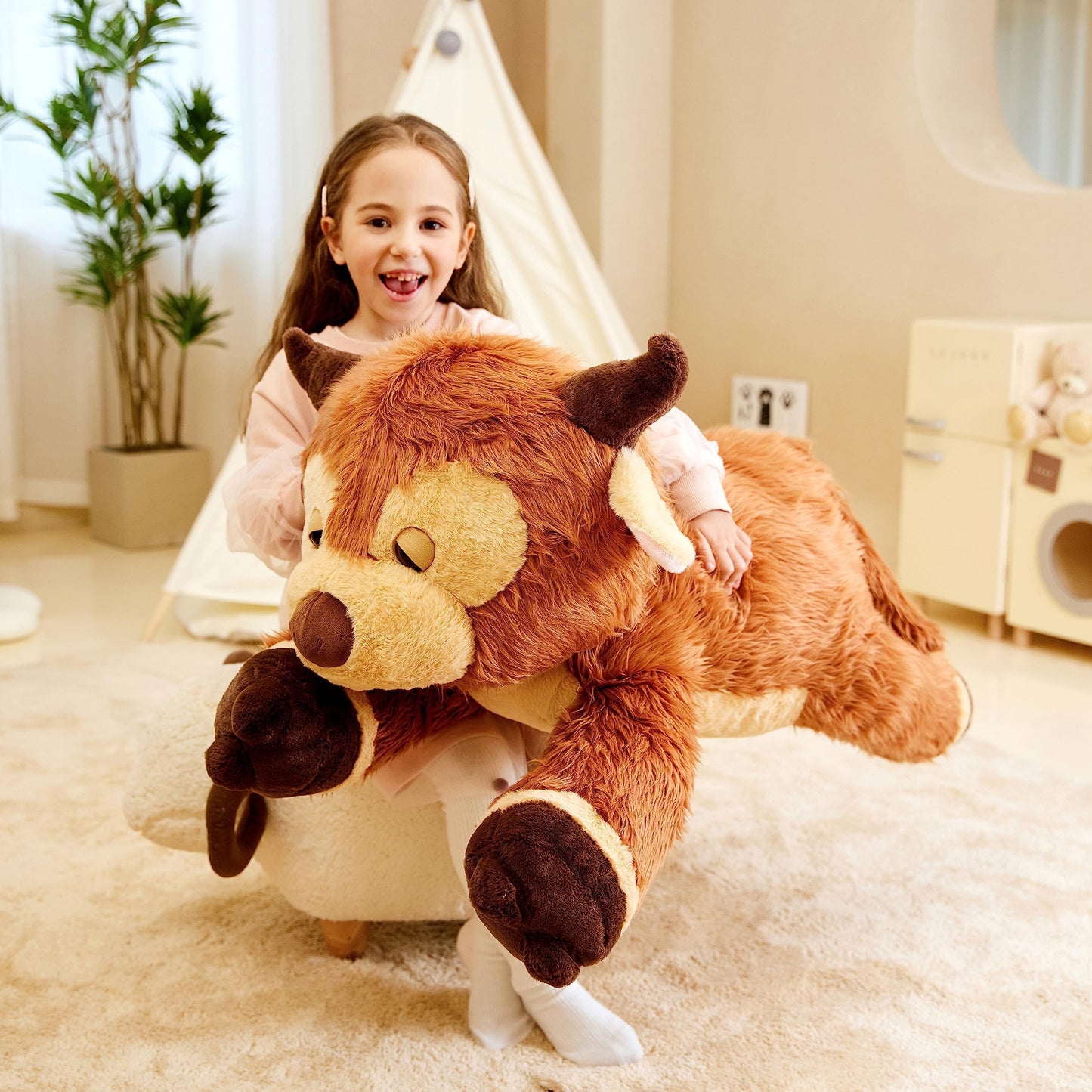 IKASA Giant Highland Cow Plush Toy, 33 Soft Fluffy Jumbo Stuffed Animal, Cute Gifts for Kids, Big Scottish Highland Cow