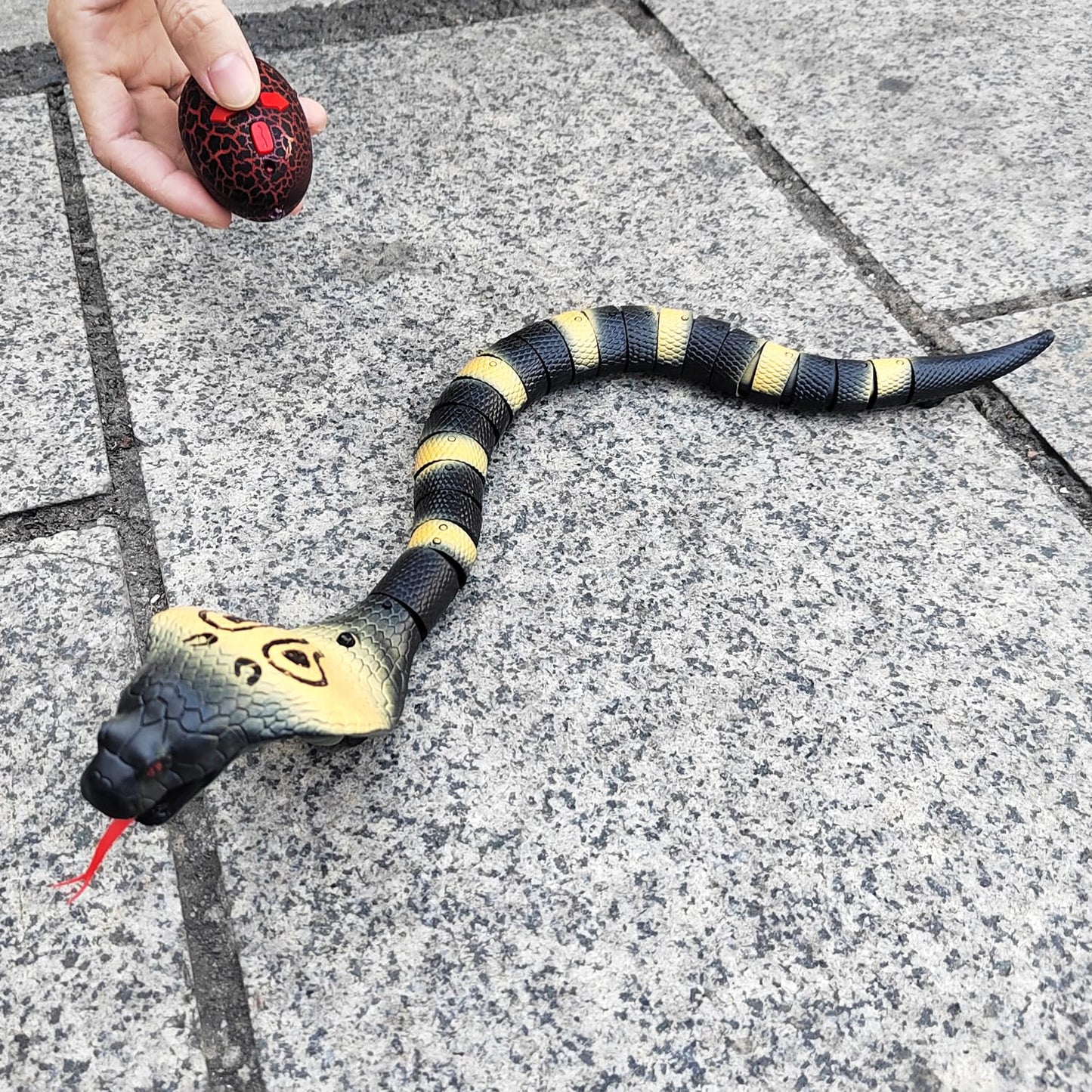 Tipmant Realistic Remote Control Snake Rc Cobra Animal Toy Crawling Electric Electronic Battery Powered Honored For Kids Cat Halloween Christmas Prank Toys Birthday Gifts (Grey)