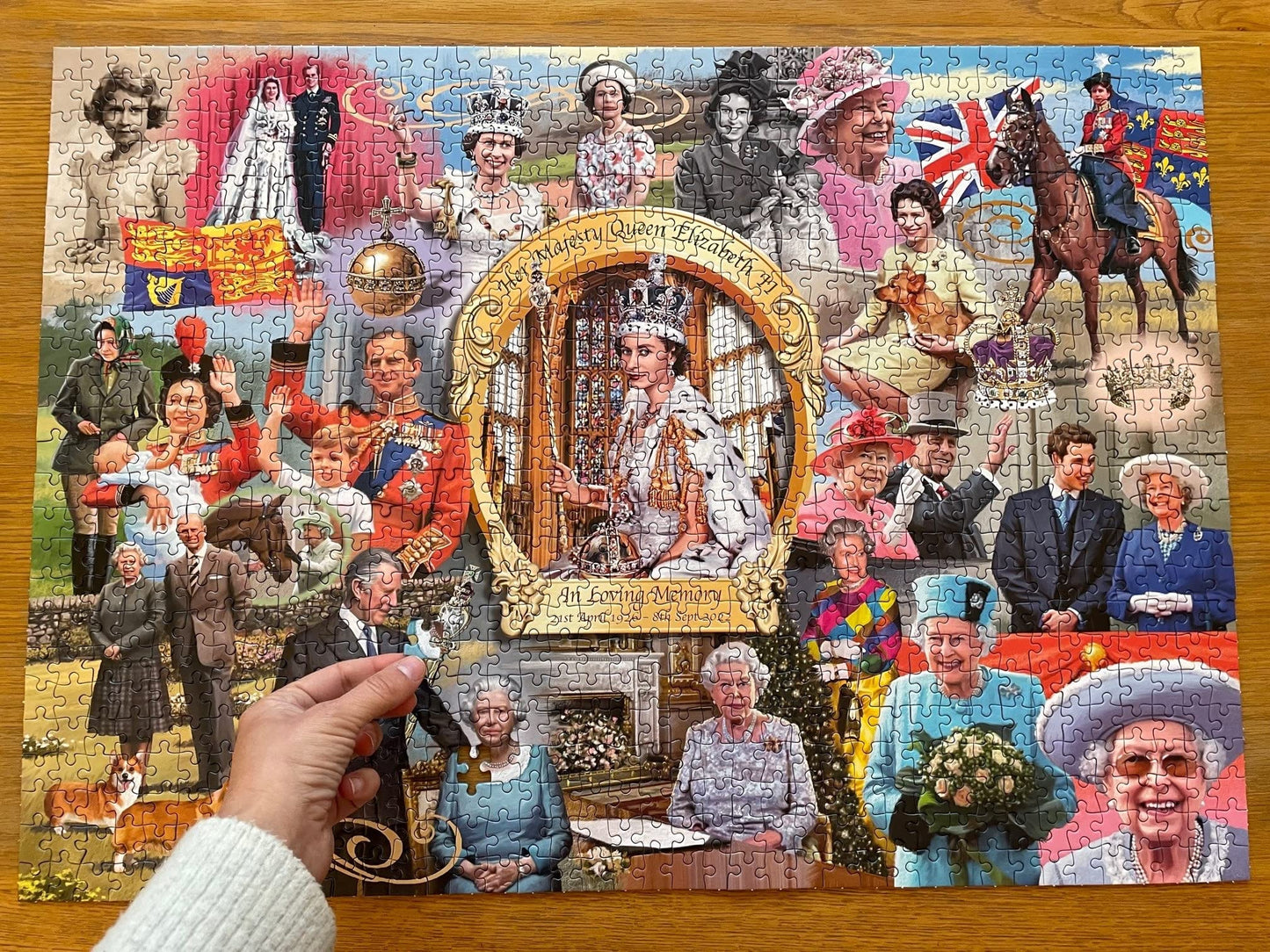 Queen Elizabeth Ii 1000 Piece Jigsaw Puzzle | Queen Jigsaw Puzzle | Sustainable Puzzle For Adults | Premium 100% Recycled Board | Great Gift For Adults | Gibsons Games