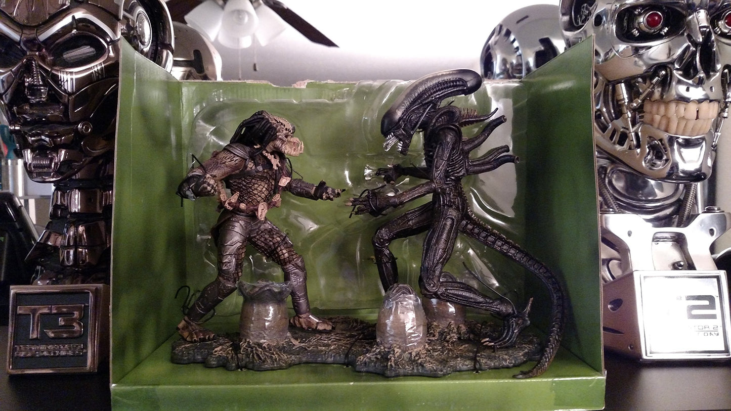 Mcfarlane Toys Movie Maniacs Series 5 Deluxe Boxed Set Alien & Predator