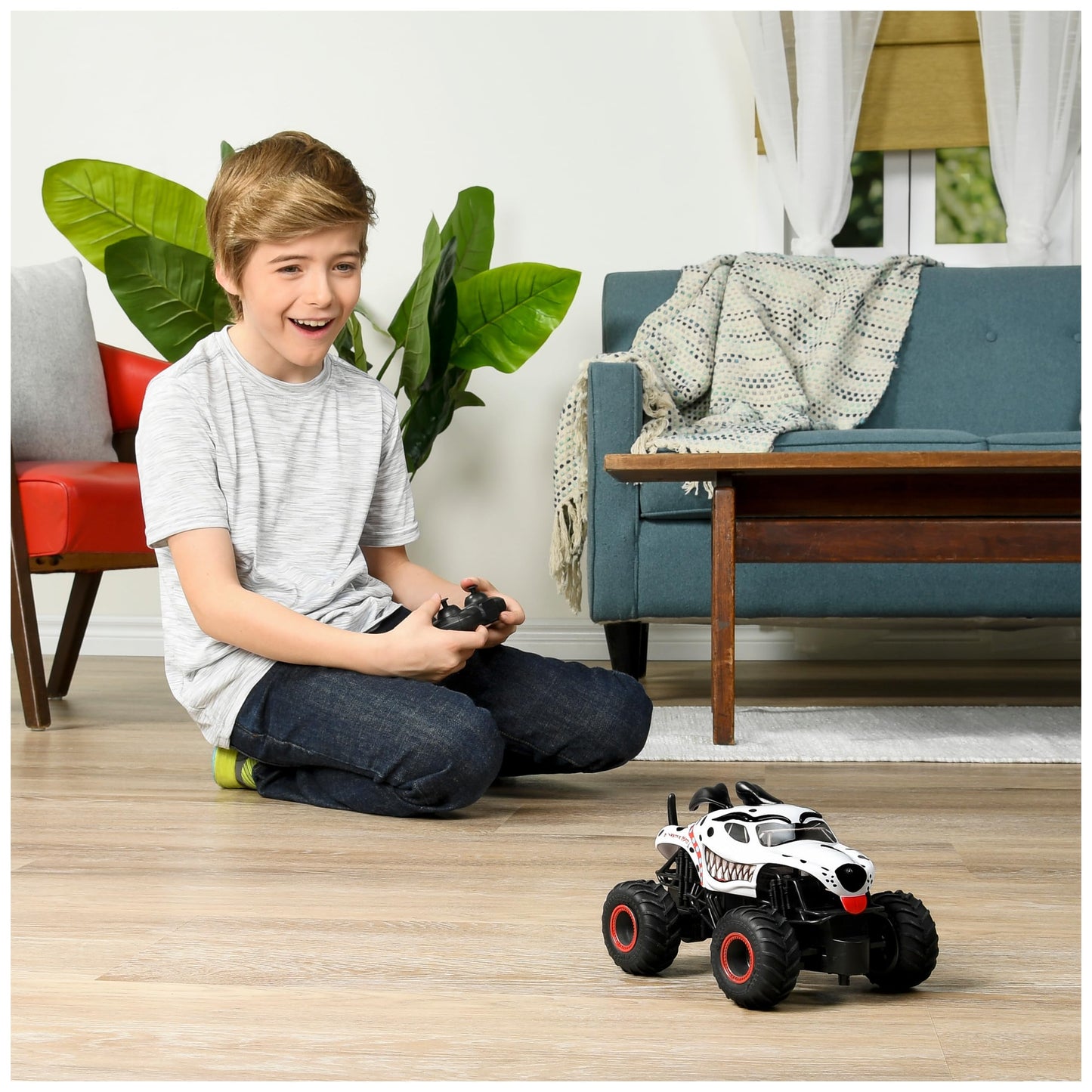 Monster Jam, Official Monster Mutt Dalmatian Remote Control Monster Truck For Boys And Girls, 1:24 Scale, 2.4 Ghz, Kids Toys For