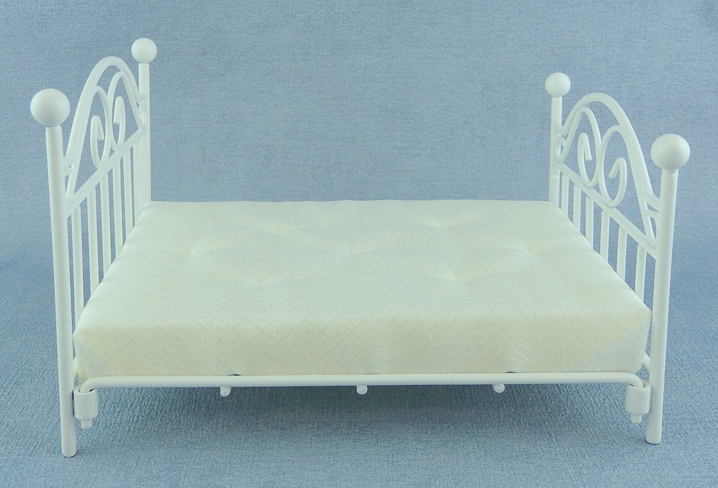 Dollhouse Miniature 1:12 Scale White Double Bed With Mattress T5028 By Town Square