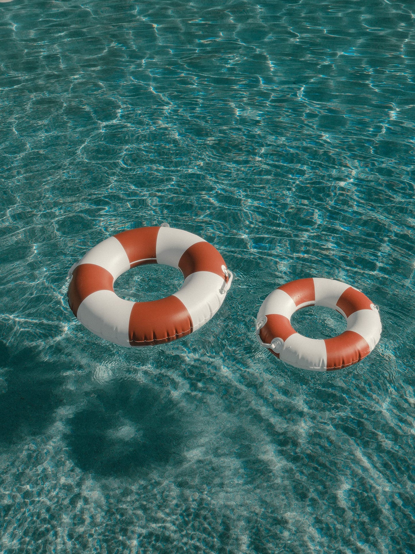Business & Pleasure Co. Classic Pool Float - Vintage Inflatable Pool Ring For Kids - Le Sirenuse - S/M