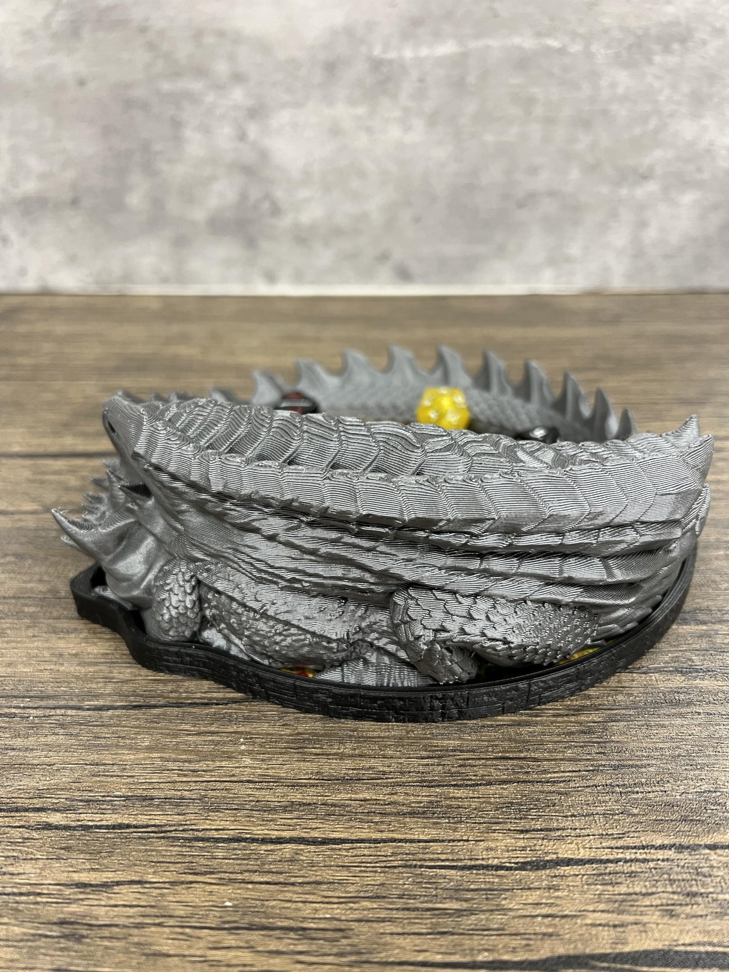 MunnyGrubbers - Dragon's Hoard Dice Tray - V2 - (Random 7pc D20 Dice Included) - Dice Jail - Dice Holder - Neoprene Rolling Mat