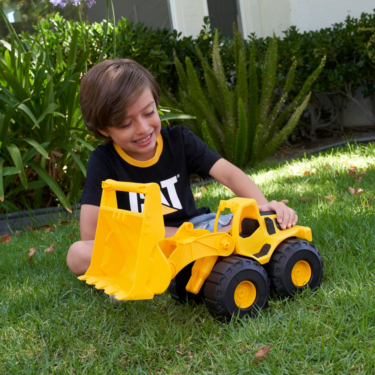 CAT Construction Toys, 15'' Front Loader Construction Toy, Ages 2+, Sturdy Plastic, No Batteries Required, Tough Rigs Series