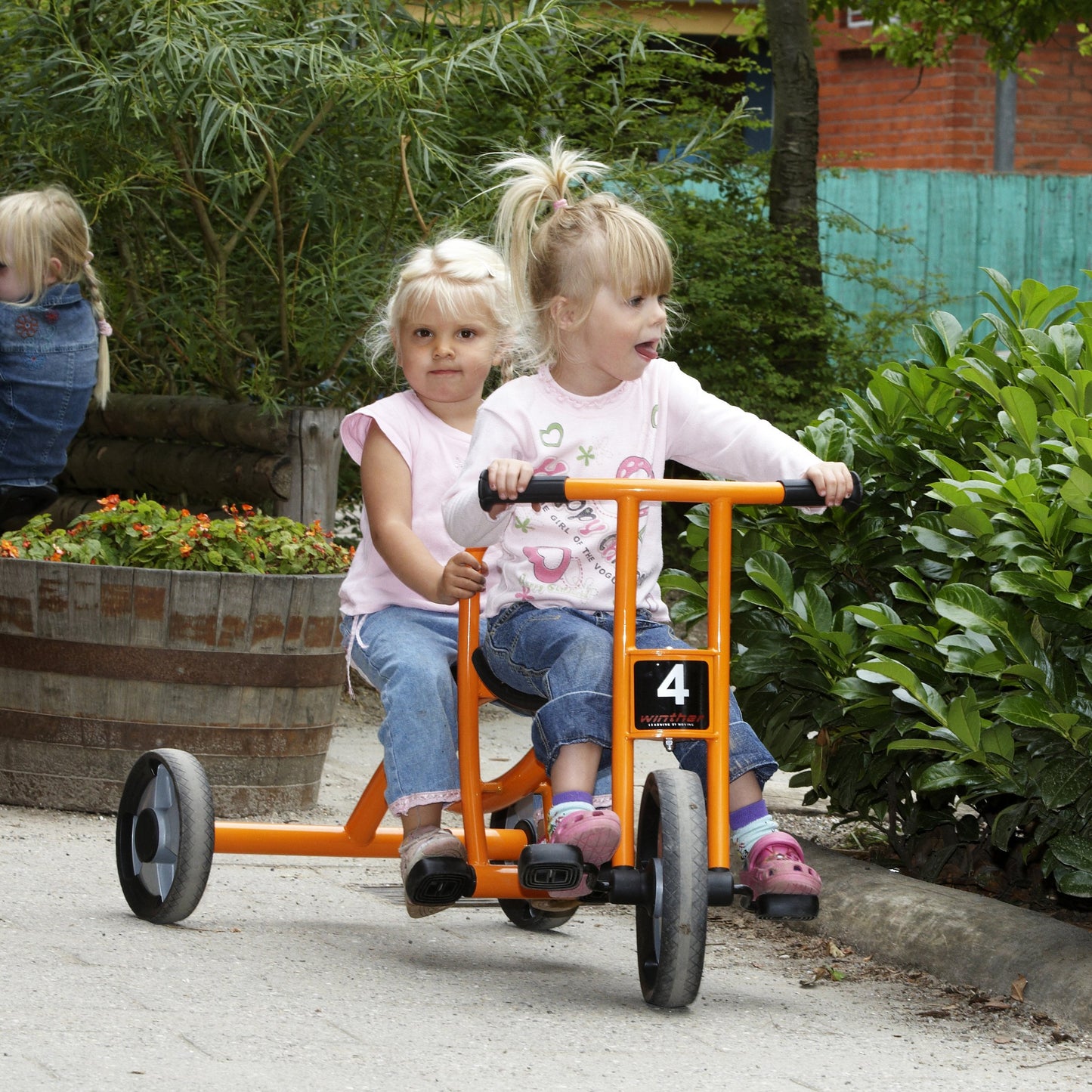 Winther Win554 Circleline Taxi, Grade Kindergarten To 1, 19.48'' Height, 23.62'' Wide, 39.37'' Length