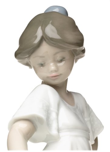 NAO How Pretty!. Porcelain Girl Figure.