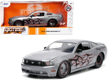 2010 Ford Mustang Gt Gray Metallic With Flames ''Ford Motor Company'' ''Bigtime Muscle'' Series 1/24 Diecast Model Car By Jada