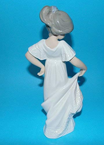 NAO How Pretty!. Porcelain Girl Figure.
