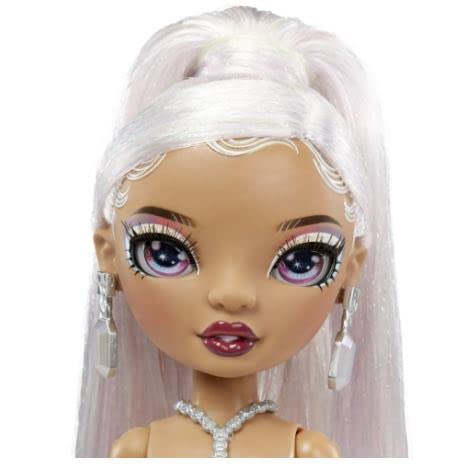 Rainbow High - Holiday Edition Roxie Grand Collector Doll - Premium Fashion Doll 2022