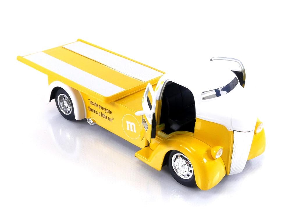 M&Ms 1:24 1947 Ford Coe Flatbed Die-Cast Car & 2.75 Yellow Figure Toys For Kids And Adults