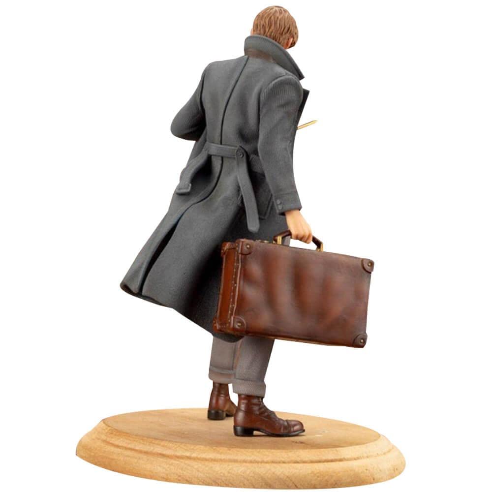 Kotobukiya Sv229 Fantastic Beasts: The Crimes Of Grindelwald: Newt Scamander Artfx+ Statue, Multicolor