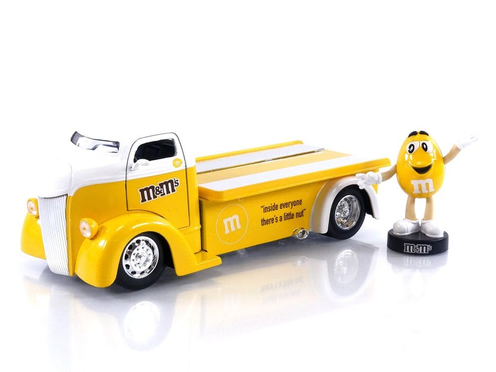 M&Ms 1:24 1947 Ford Coe Flatbed Die-Cast Car & 2.75 Yellow Figure Toys For Kids And Adults