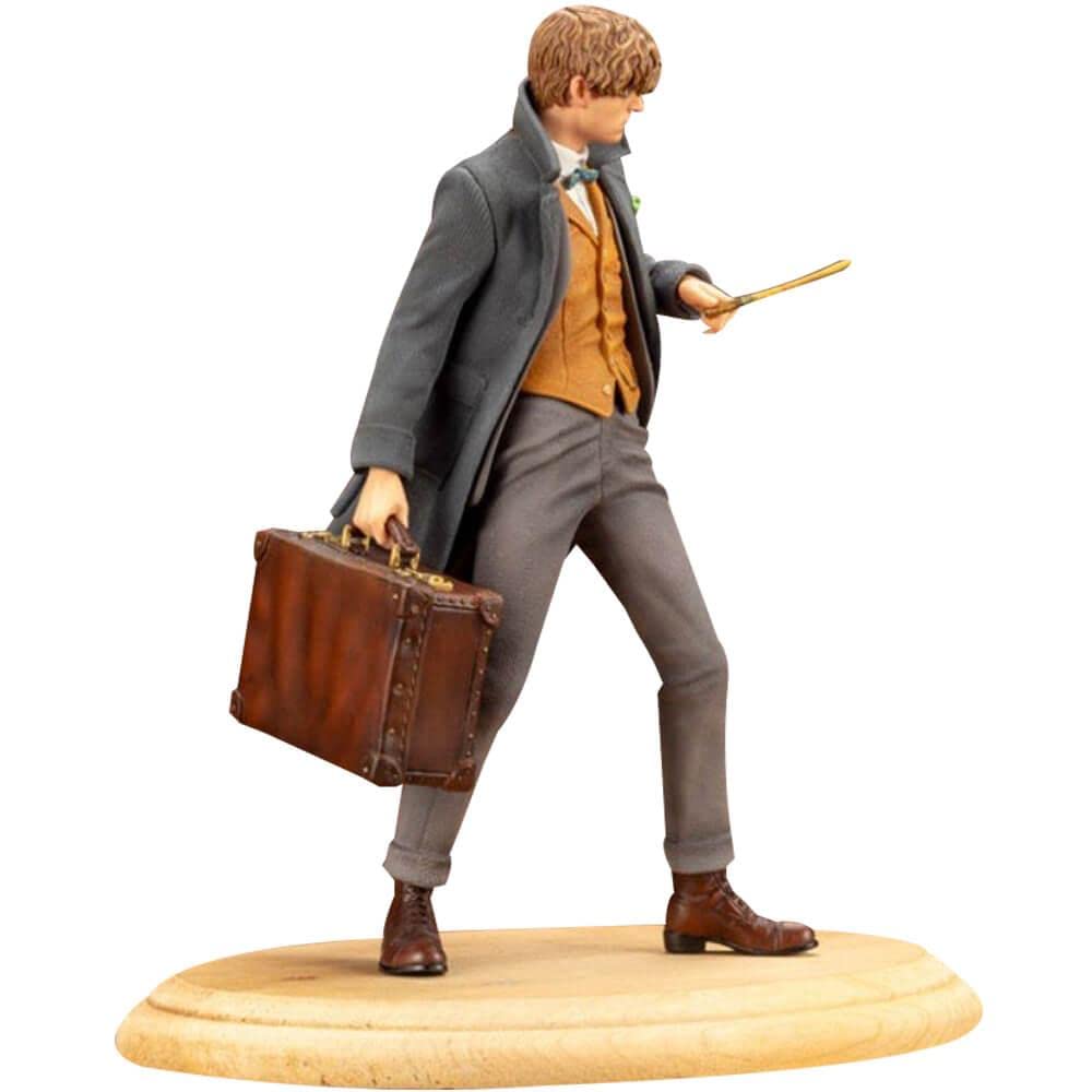 Kotobukiya Sv229 Fantastic Beasts: The Crimes Of Grindelwald: Newt Scamander Artfx+ Statue, Multicolor