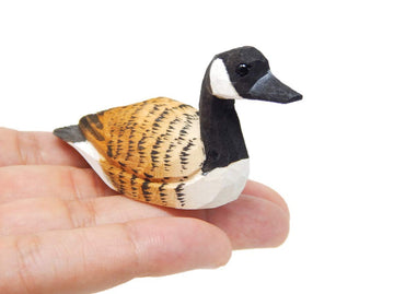 Selsela Canada Goose Figurine Decoration Handmade Wooden Statue Duck Art Decoy Carved Bird Geese Branta Small Animal Collectible