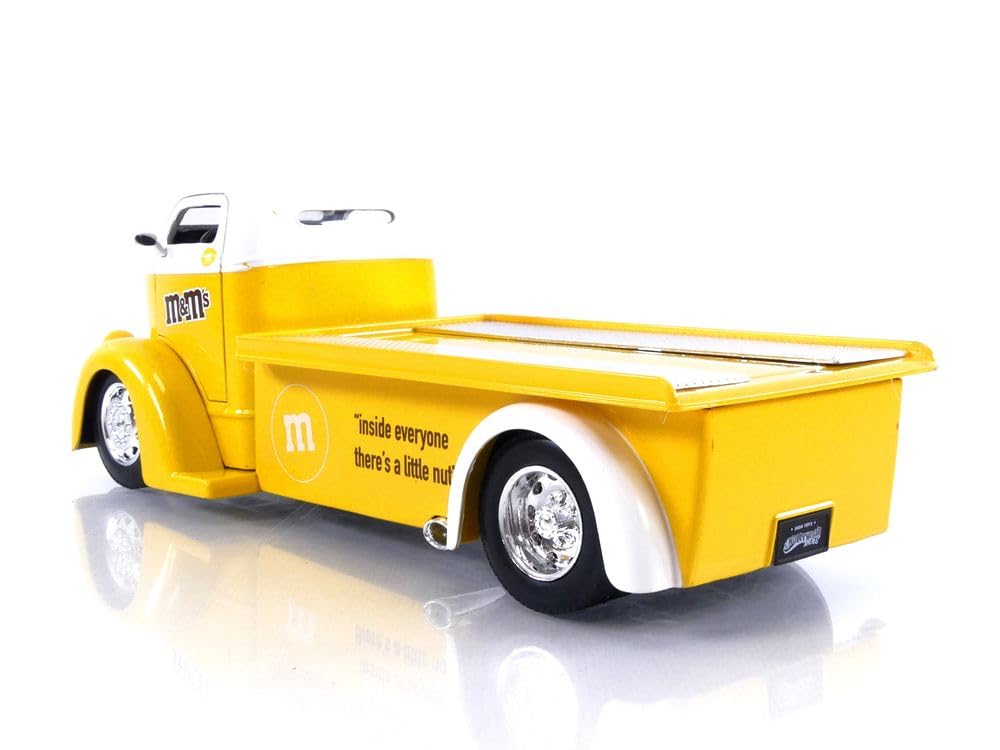 M&Ms 1:24 1947 Ford Coe Flatbed Die-Cast Car & 2.75 Yellow Figure Toys For Kids And Adults
