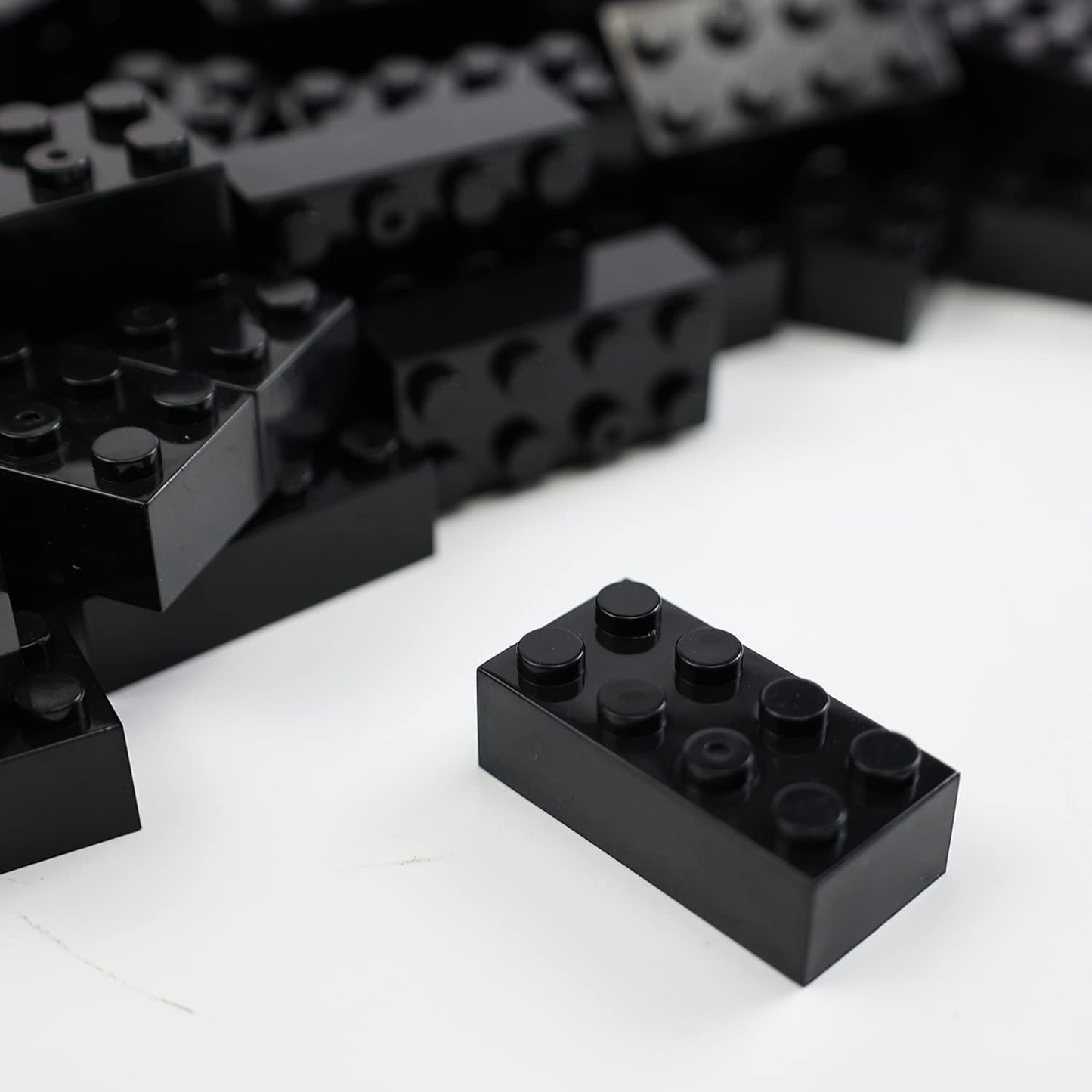 Wyswyg Building Bricks 2X4 Stud 140 Pcs, Classic Building Blocks, Building Bricks Only, Compatible, Black.