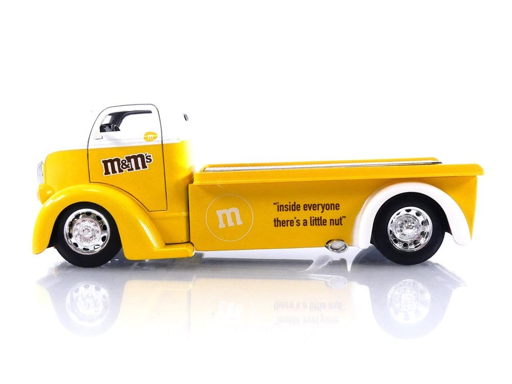 M&Ms 1:24 1947 Ford Coe Flatbed Die-Cast Car & 2.75 Yellow Figure Toys For Kids And Adults