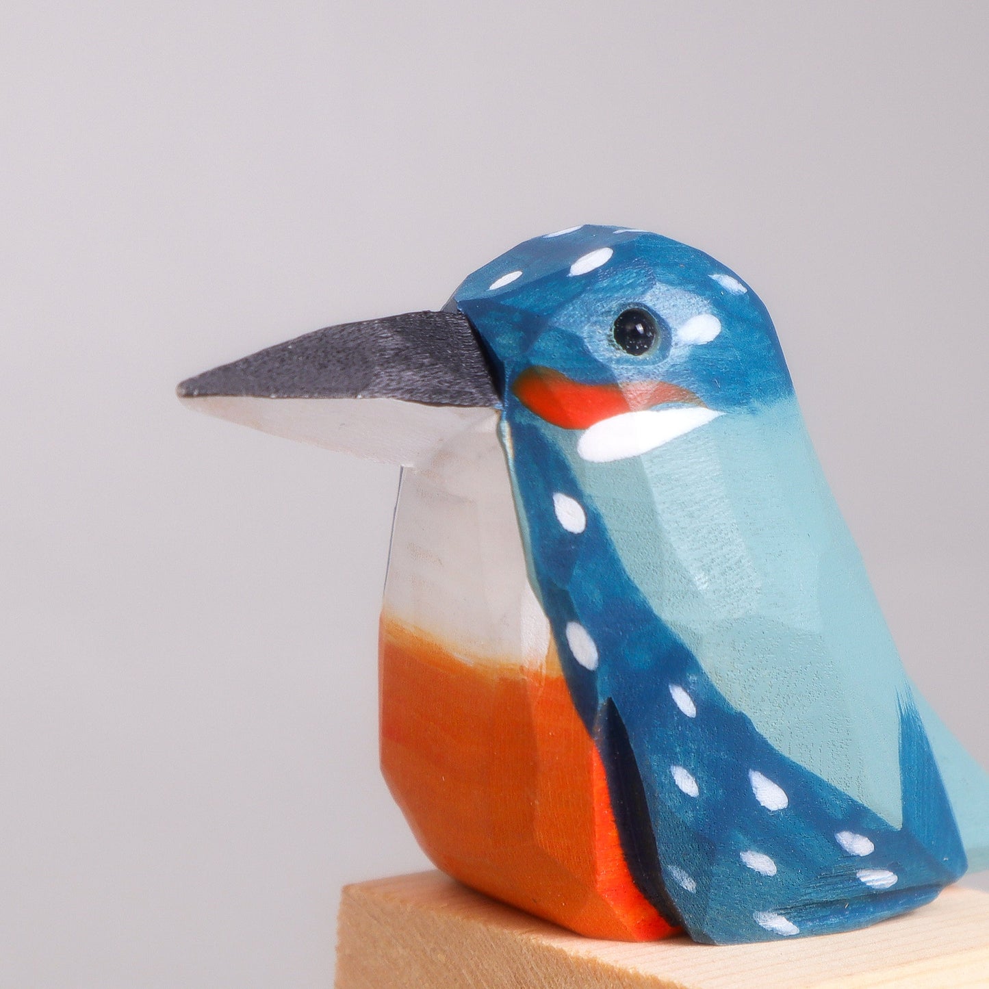 Hand-Carved Wooden Bird Figurine – Hummingbird