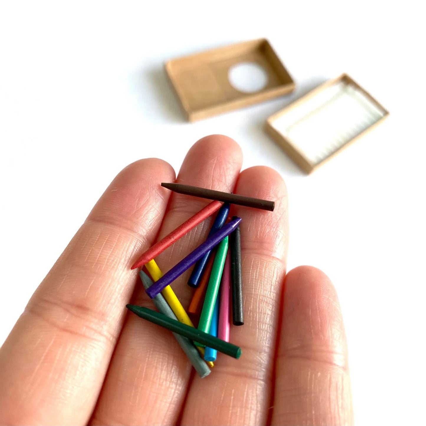 Aorvoras Miniature Crayon set, 1/6 Tiny Scale Real Working Doll Stationery, Blythe Doll Pencils (1PCS)
