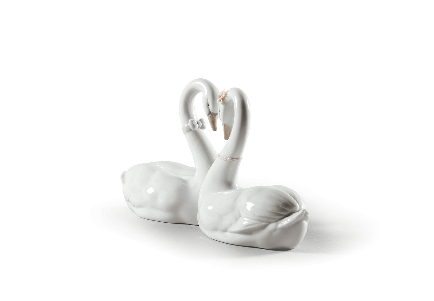 Lladró Swan Couple White Heart Glossy White Porcelain Figurine. Heart-Shaped Porcelain Swan Figurine.