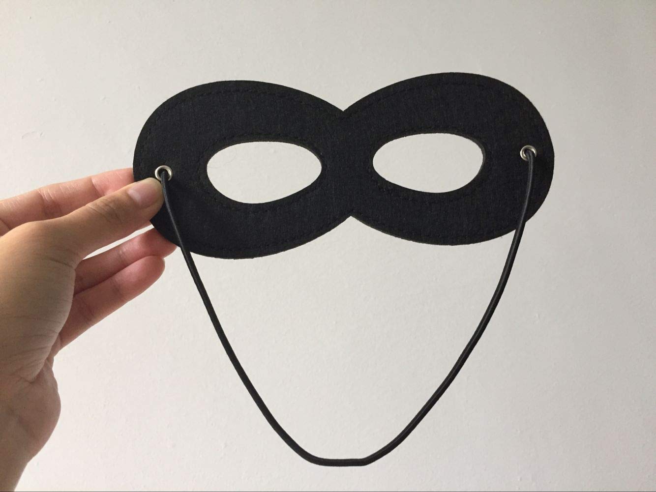LOVINSHOW 2pcs Black Superhero Felt Eye Masks Halloween Dress Up Masks Cosplay Half Masks with Elastic Rope (2)