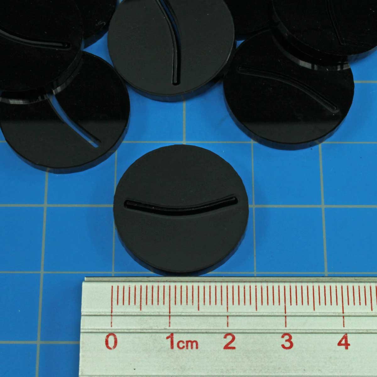 Litko Paper Miniature Bases | Round | Circle | Slotted Paper Figure Holder | Compatible With Dungeons And Dragons | Game Card Stands (3Mm Black Acrylic, 25Mm)