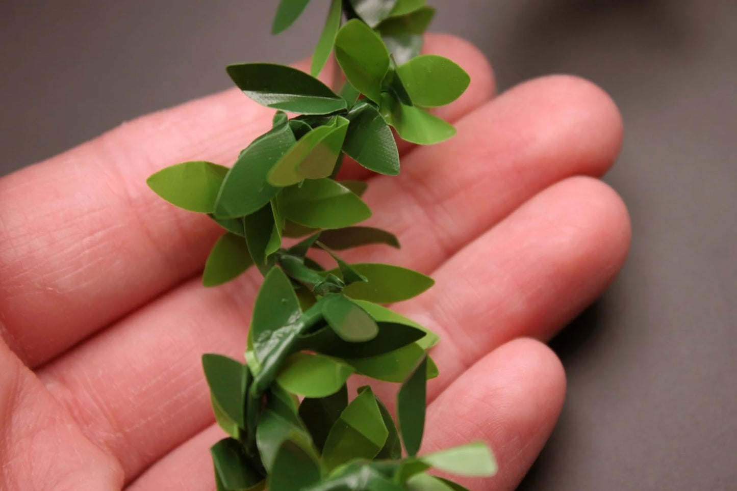 Aorvoras Mini Leaf Garland - 11ft Green Plastic Ivy Vine for Dollhouse, Weddings & Decor, Model CY-116-HH